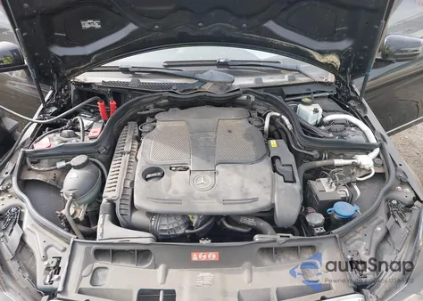 2013 Mercedes-Benz C 300 Sport 4Matic z USA, uszkodzony, nr VIN WDDGF8AB4DR276989